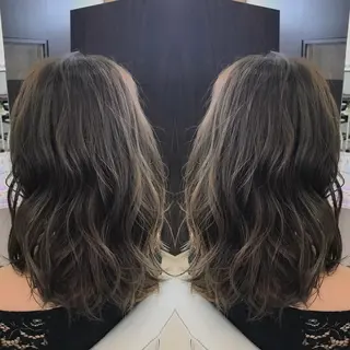 セミロング カラー Oopsレイヤー 加藤澄都のヘアスタイル