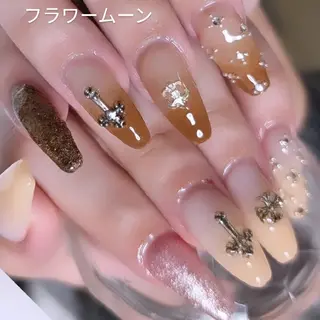 ネイル フラワー ムーンのネイルデザイン
