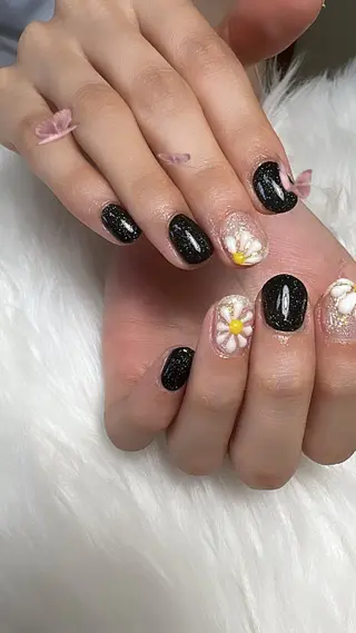 ネイル 安藤 紅実のネイルデザイン