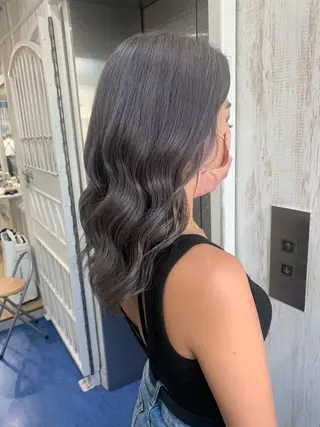 カラー white.梅田 デザインカラー🦄のヘアスタイル
