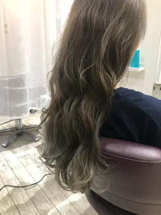 ロング カラー 中村 よしひでのヘアスタイル
