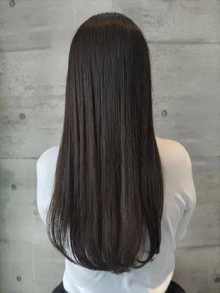 ミディアム 中里 恵梨のヘアスタイル