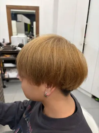 カラー メンズ 新岡 萌乃のヘアスタイル