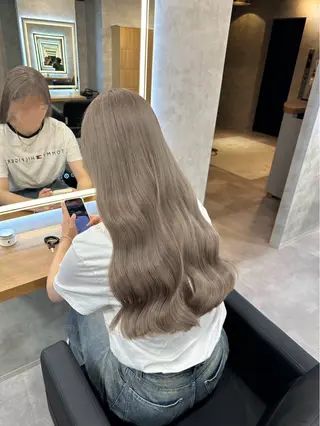 ロング カラー パーマ ヘアアレンジ 透明感ブリーチカラー 🌈TOMOHIROのヘアスタイル