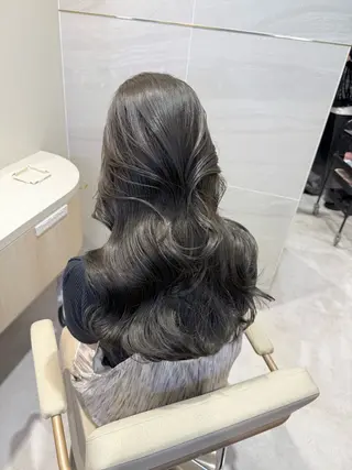 ロング カラー 透明感カラー🌿 グレージュ🐺陽介のヘアスタイル