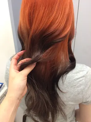 ロング カラー 杏華レイヤー/ パーマ/ハイトーンのヘアスタイル
