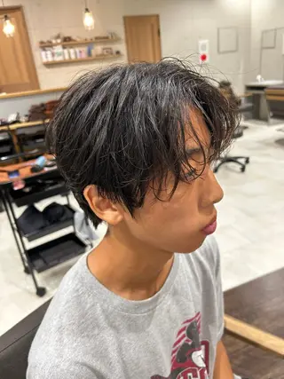 パーマ メンズ 宮之本峻也/シャドウ パーマ、透明感カラーのヘアスタイル