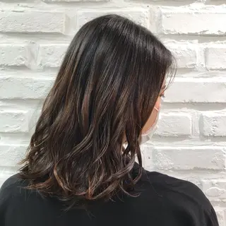 セミロング 【暖色カラー特化】 中山由梨のヘアスタイル