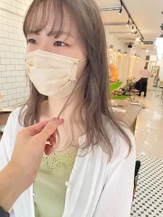 セミロング カラー 顔周りレイヤーカット ブリーチminamiのヘアスタイル