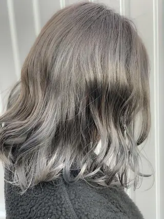 ミディアム カラー 大間 礼真のヘアスタイル