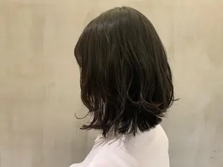 ミディアム 山本 亜以子のヘアスタイル