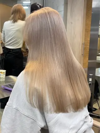 ロング ハイトーン💎 ホワイトベージュ坪谷のヘアスタイル