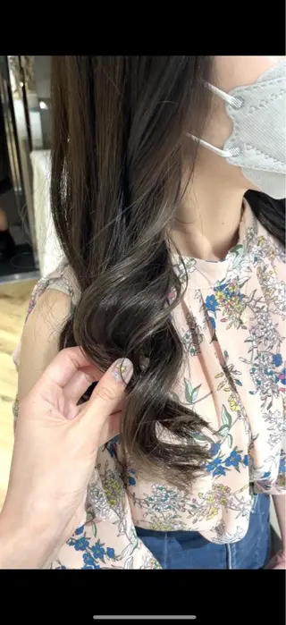 ロング カラー パーマ ご新規様限定 透明感カラーKANAのヘアスタイル