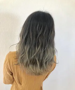 セミロング カラー 白井 つづりのヘアスタイル