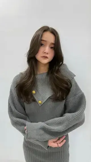 セミロング レイヤーカット 透明感カラーカッチのヘアスタイル