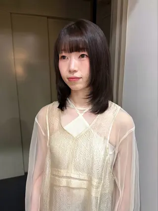 ミディアム she. momonoのヘアスタイル