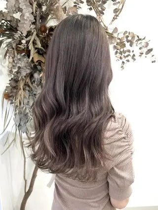 ロング 小山田 彩美のヘアスタイル