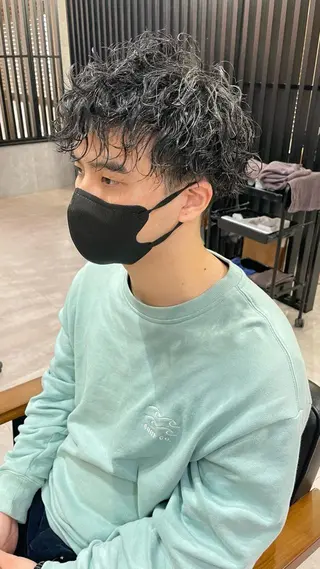 ショート パーマ メンズ 勝毛 広貴のヘアスタイル