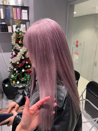 ロング カラー 🐩透明感ミルクティ ーピンクニイナ🐩のヘアスタイル