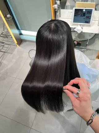 セミロング 福岡縮毛矯正✨️ ストレート 向井和輝のヘアスタイル
