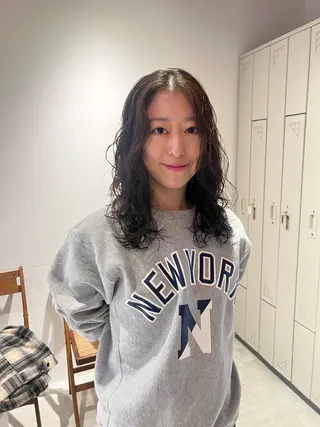 セミロング パーマ io濱川 遥のヘアスタイル