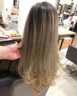 ロング 横浜ブリーチムラ直し ハイトーン/ブリーチのヘアスタイル
