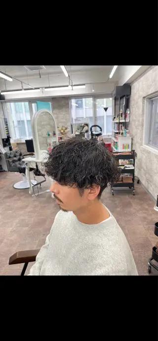 メンズ フェードパーマ 新倉幸之助のヘアスタイル