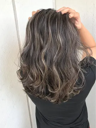 ミディアム カラー 井坂 弘人のヘアスタイル