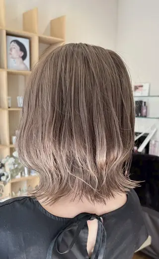 ミディアム ブリーチなしWカラー 🌷宮部楓奈のヘアスタイル