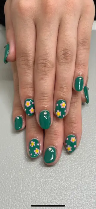 ネイル nail.salon .Reversalのネイルデザイン