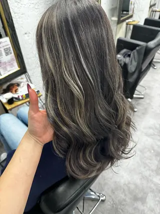 ロング ハイトーン/レイヤー 五島桜樫のヘアスタイル
