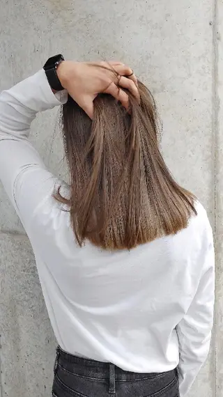 ミディアム ホリウチ ユキエのヘアスタイル