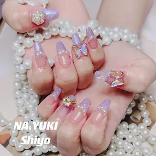 ネイル 🦋 Queenieのネイルデザイン