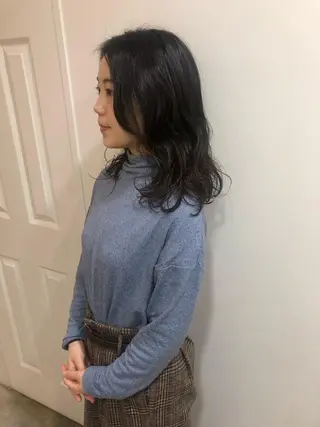 セミロング カラー パーマ MIOベージュカラー 柔らかいカラーのヘアスタイル