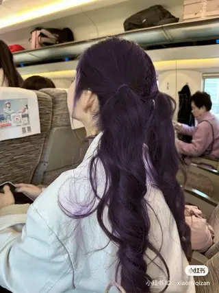 ロング カラー ラベンダー💜 グレージュ🩶のヘアスタイル