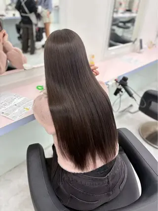 ロング 金山 律　暖色系カラーのヘアスタイル