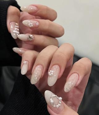 ネイル エリ🫧 nail池袋東口のネイルデザイン