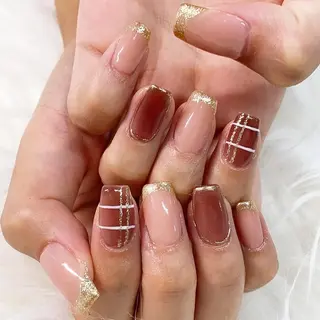 ミディアム ネイル Y. Sのネイルデザイン