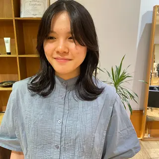ミディアム 大橋 芽衣のヘアスタイル