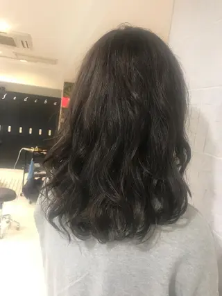 セミロング カラー パーマ ブリーチ特化 梅田本多翔のヘアスタイル