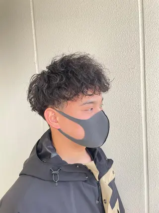 ショート パーマ ヘアアレンジ メンズ 艶カラー✨縮毛矯正✨ 翁長孝輔のヘアスタイル