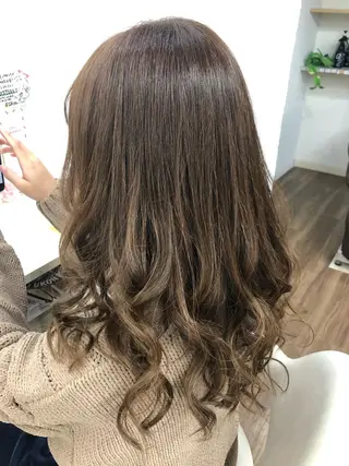 ロング カラー 正木 彩音のヘアスタイル