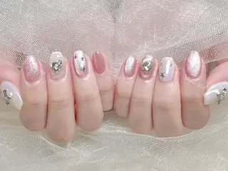 ネイル 🦋 Queenieのネイルデザイン