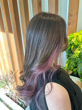 ロング カラー 柳内 まゆのヘアスタイル