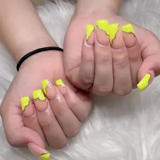 ミディアム ネイル Y. Sのネイルデザイン