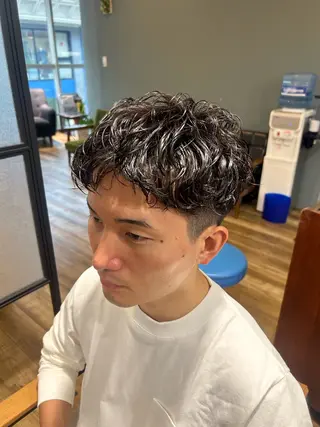 ショート パーマ メンズ 鶴田 将清のヘアスタイル