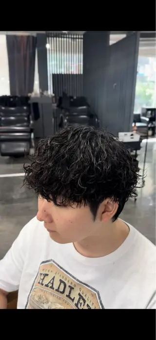 パーマ メンズ 梅田/センターパート 山下学偉のヘアスタイル