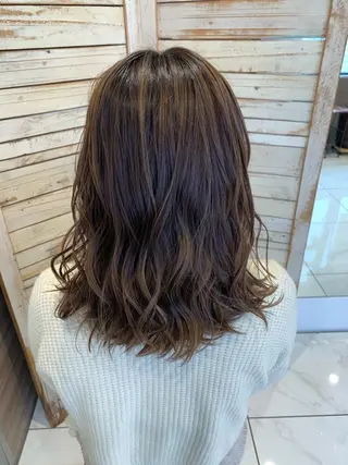 セミロング カラー 島袋 ナオユキのヘアスタイル