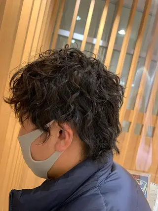 ショート カラー パーマ メンズ ARMONY秋山輝也 コテ巻き風パーマ特化のヘアスタイル