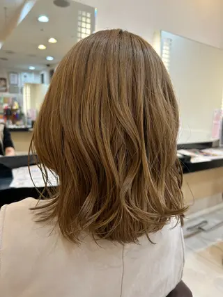 ミディアム ゆめ ベージュカラーのヘアスタイル